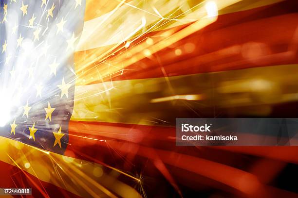 Resplandeciente Bandera Estadounidense Foto de stock y más banco de imágenes de Abstracto - Abstracto, Cuatro de julio, EE.UU.