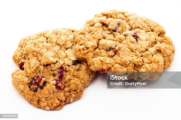 Foto de Dois Cookies De Aveia Cranberry e mais fotos de stock de Alimentação Saudável - Alimentação Saudável, Biscoito, Branco