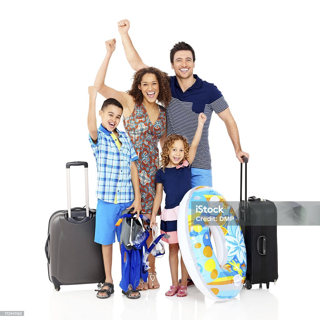 Happy family va de vacaciones en la playa - Foto de stock de Familia libre de derechos