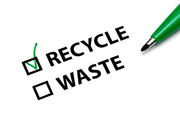 reciclar, no los residuos - garbage checkbox green check mark fotografías e imágenes de stock