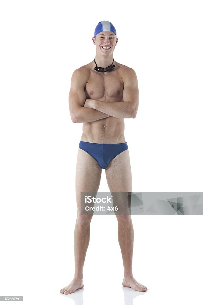 笑顔��雄水泳に立つ彼は両腕を組む - パンティーのロイヤリティフリーストックフォト