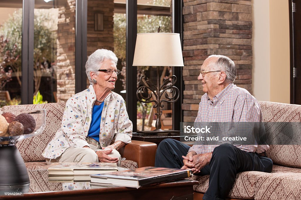 선임 커플입니다 편안한 은퇴 홈화면 - 로열티 프리 2명 스톡 사진