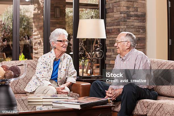 선임 커플입니다 편안한 은퇴 홈화면 2명에 대한 스톡 사진 및 기타 이미지 - 2명, 80-89세, 남성