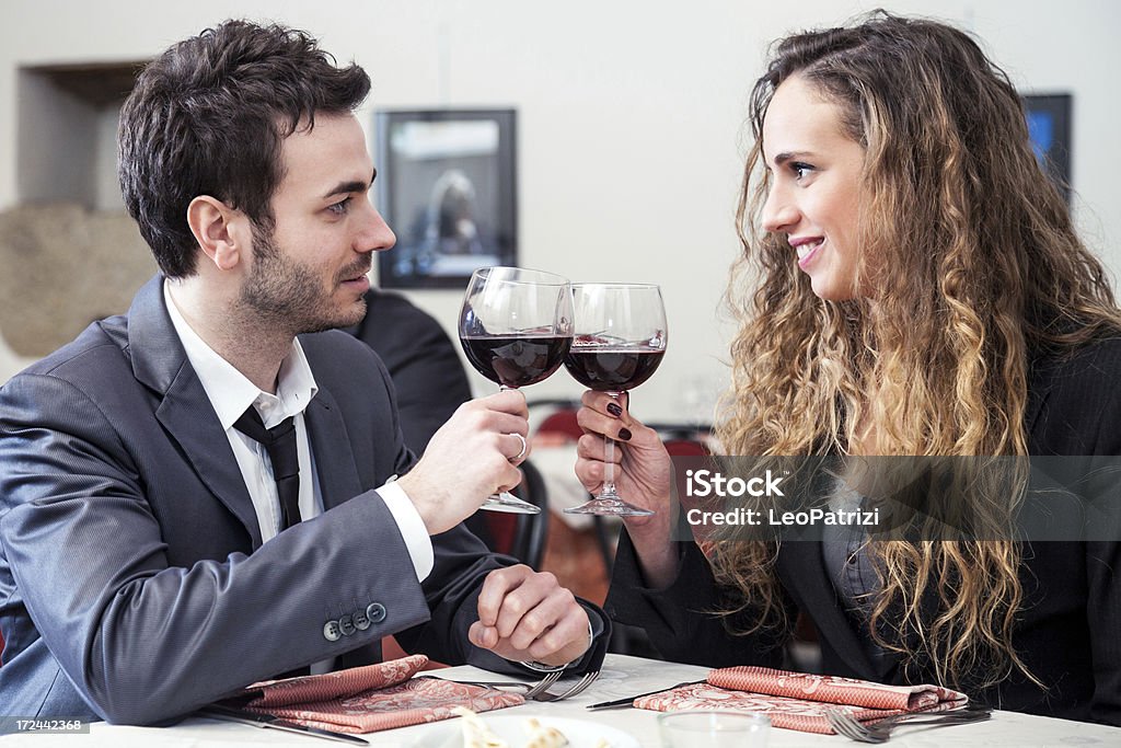 Junges Paar in Liebe im restaurant CinCin - Lizenzfrei Alkoholisches Getränk Stock-Foto