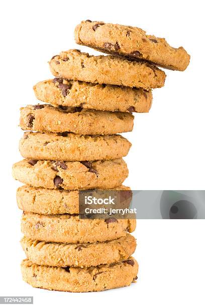 Photo libre de droit de Cookie Aux Pépites De Chocolat Pile Wobbly banque d'images et plus d'images libres de droit de Aliment - Aliment, Aliments et boissons, Beige