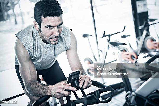 Trabajo Con La Bicicleta Foto de stock y más banco de imágenes de Actividades recreativas - Actividades recreativas, Actividades y técnicas de relajación, Adulto