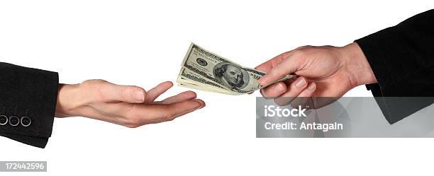 Mãos Com Dólares - Fotografias de stock e mais imagens de Adulto - Adulto, Comprar, Dedo Humano