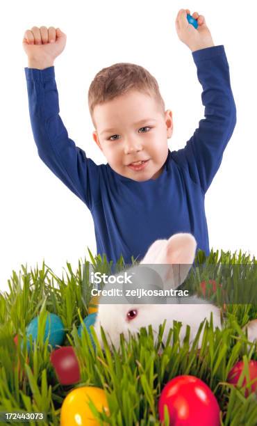 Süße Junge Kind Mit Osterhase Stockfoto und mehr Bilder von Baby - Baby, Bunt - Farbton, Domestizierte Tiere