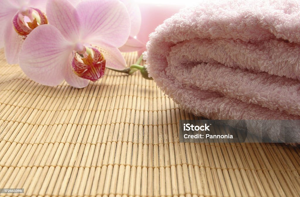 Handtuch mit Orchidee - Lizenzfrei Bambus - Material Stock-Foto
