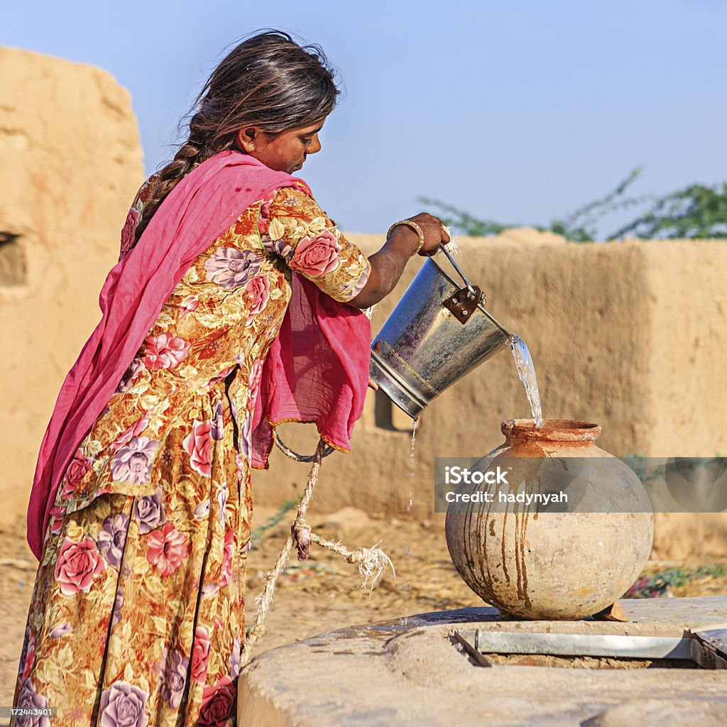 Mujer India de agua, Rajastán - Foto de stock de Adulto libre de derechos