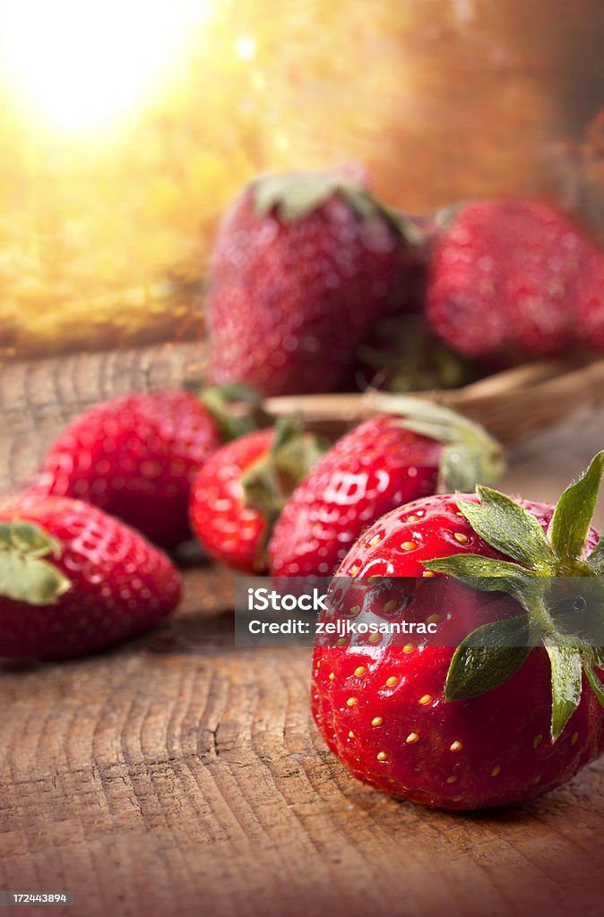 Fragole biologiche fresche - Foto stock royalty-free di Alimentazione sana