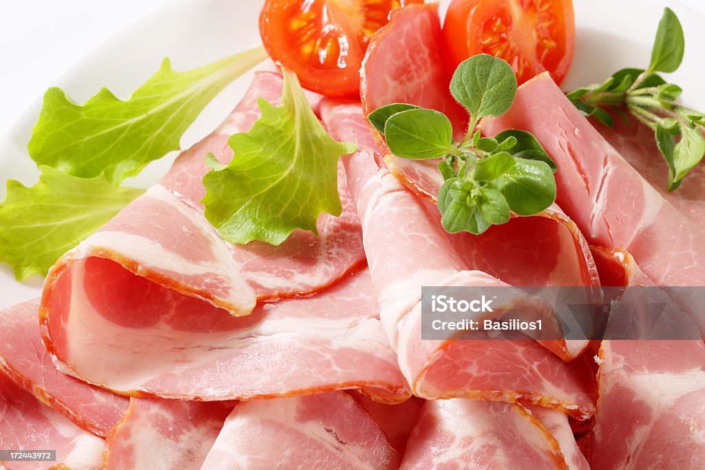 Fatias de porco com produtos hortícolas - Royalty-free Alface Foto de stock
