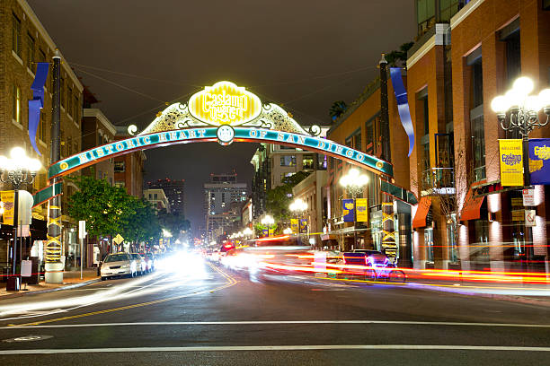 夜には、ガスランプクォーター、サンディエゴ - night downtown district north america san diego california ストックフォトと画像