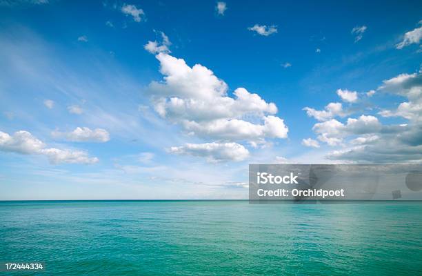 Wolken Über Meer Stockfoto und mehr Bilder von Bildhintergrund - Bildhintergrund, Blau, Fotografie