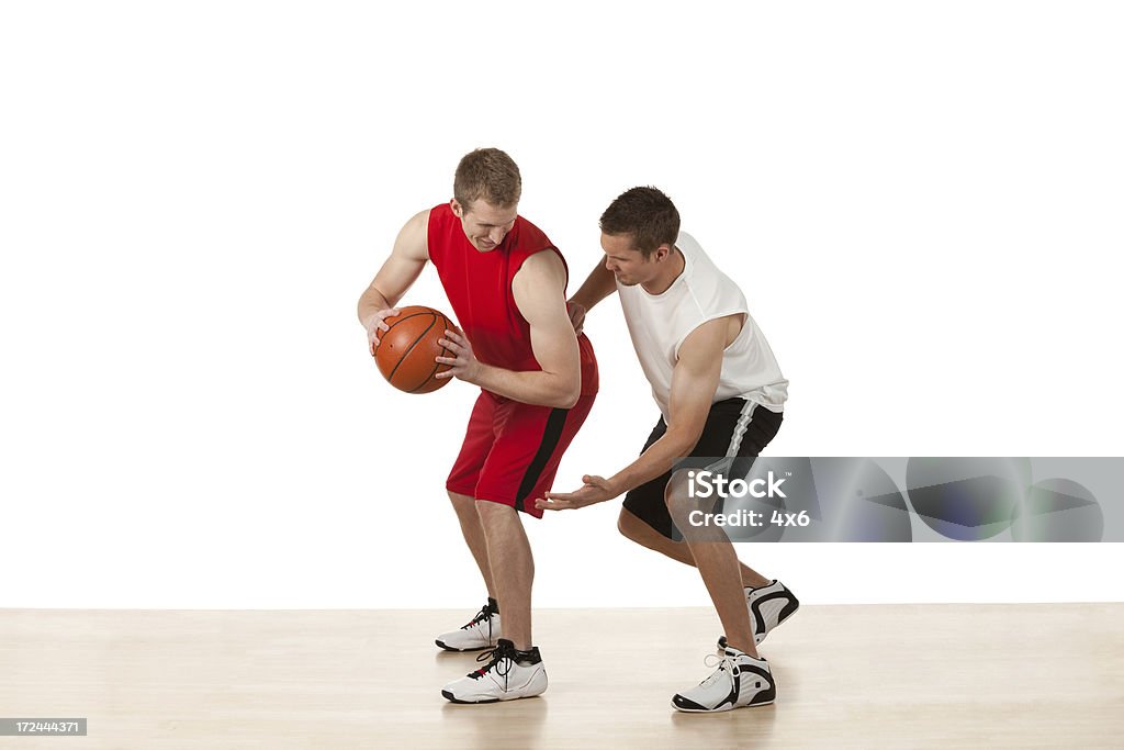 Игроки баскетбола в действии - Стоковые фото 20-29 лет роялти-фри