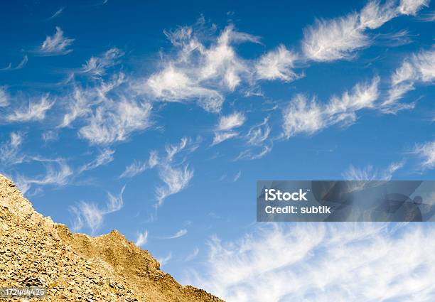 Cirrus Uncinus - Fotografie stock e altre immagini di Cirro - Cirro, Ambientazione esterna, Blu