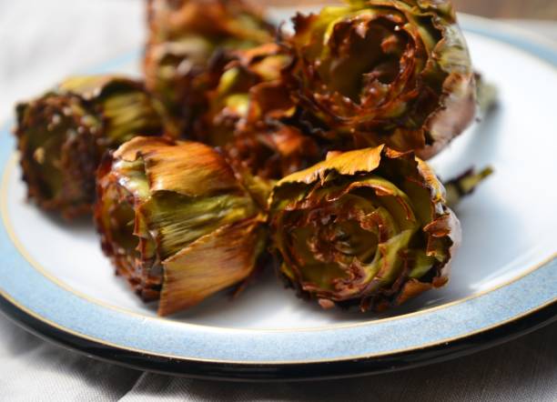 Alcachofras frito -Carciofi alla Giudia-romano alcachofra judeu - foto de acervo