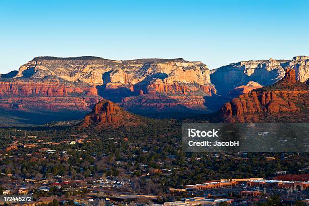 Sedona Sunrise - zdjęcia stockowe i więcej obrazów Ameryka - Ameryka, Bez ludzi, Dziki Zachód