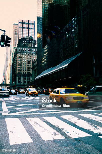 Verkehr In New York City Stockfoto und mehr Bilder von 42nd Street - 42nd Street, Aktivitäten und Sport, Amerikanische Flagge