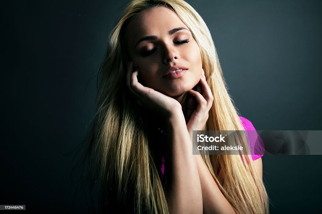 Linda loira com cabelo longo saudável - Foto de stock de Adulto royalty-free