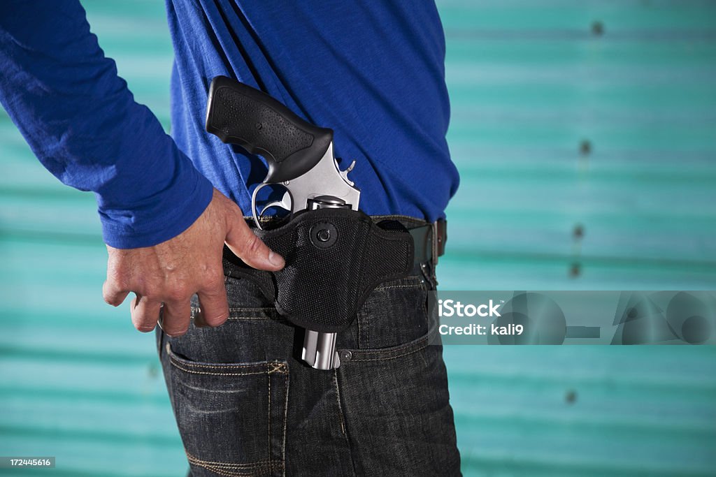Человек с револьвер - Стоковые фото Кобура роялти-фри