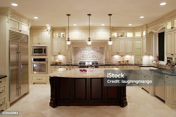 Moderne Weiße Küche Stockfoto und mehr Bilder von Küche - Küche, Luxus, Lichtquelle