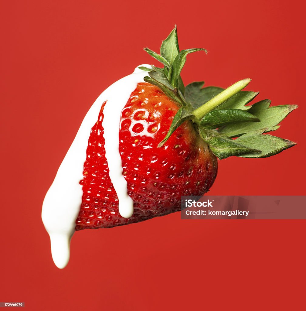 Fresas y crema - Foto de stock de Fresa libre de derechos