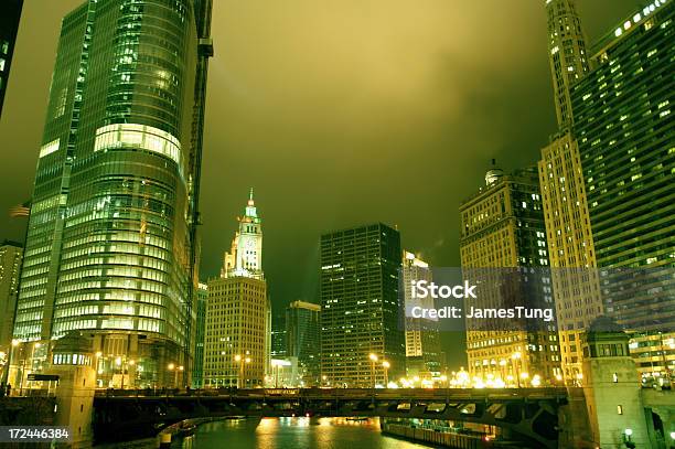 Chicago À Noite - Fotografias de stock e mais imagens de Ao Ar Livre - Ao Ar Livre, Centro da Cidade, Centro-oeste dos Estados Unidos