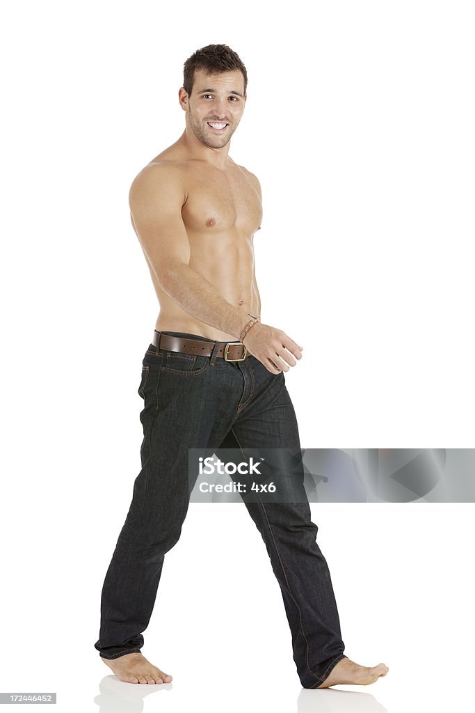 Homem Musculoso caminhada - Foto de stock de 20 Anos royalty-free