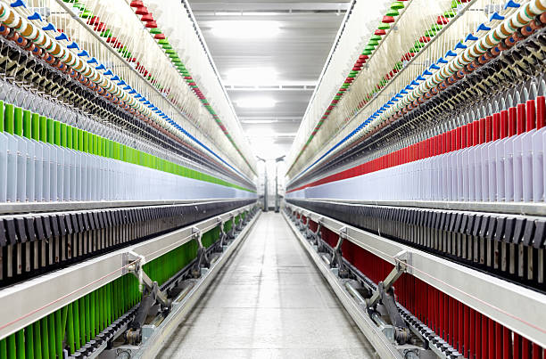 usine textile - textile industry loom machine textile photos et images de collection