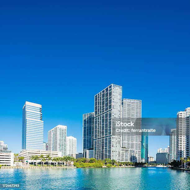 Rascacielos En El Centro De La Ciudad De Miami Foto de stock y más banco de imágenes de Aire libre - Aire libre, América del norte, Arquitectura