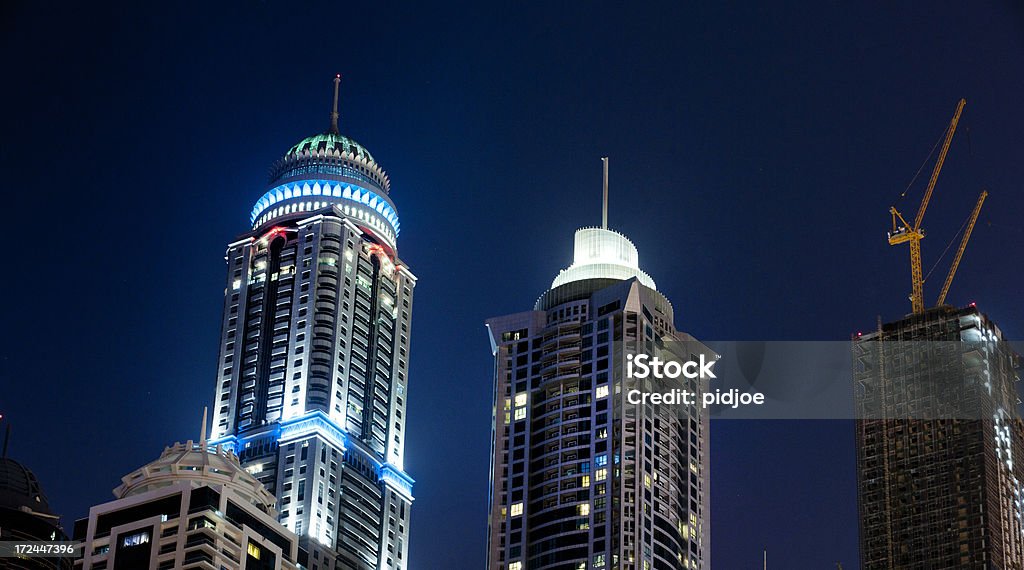 Marina di Dubai di notte grattacieli - Foto stock royalty-free di A forma di blocco