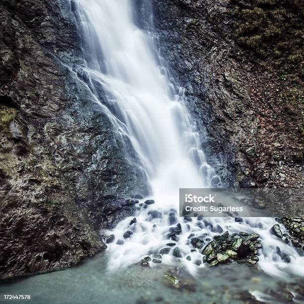 Cascata - Fotografie stock e altre immagini di Acqua - Acqua, Alpi, Ambientazione esterna