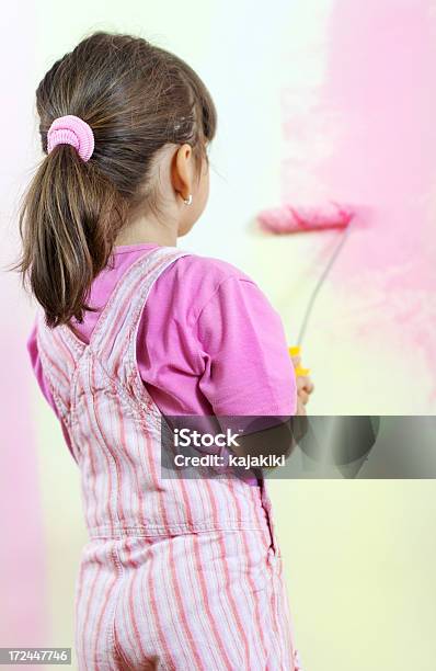 소녀만 페인팅 벽 4-5세에 대한 스톡 사진 및 기타 이미지 - 4-5세, 가사-집안일, 가정 생활