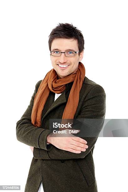 Retrato De Jovem Sorridente Com Os Braços Cruzados - Fotografias de stock e mais imagens de 25-29 Anos - 25-29 Anos, Adulto, Alegria