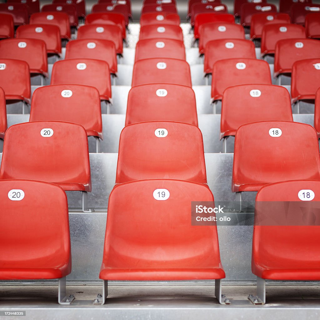 Rosso vuoto Stadio posti - Foto stock royalty-free di Arancione