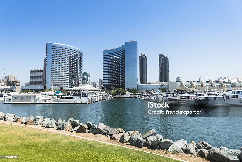 marina vista de los edificios de la bahía de San Diego - Foto de stock de Acero libre de derechos