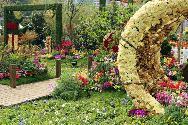istock Beautiful Flower Garden 172448725