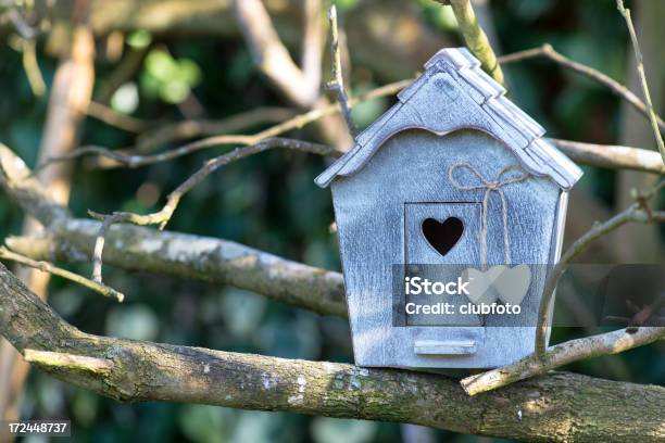 Ptak House - zdjęcia stockowe i więcej obrazów Budka dla ptaków - Budka dla ptaków, Drzwi, Serce - Symbol idei