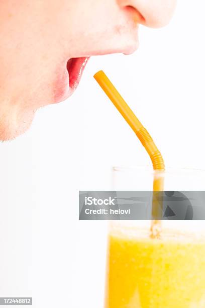 Beber De Batidos - Fotografias de stock e mais imagens de 20-29 Anos - 20-29 Anos, Adulto, Alimentação Saudável