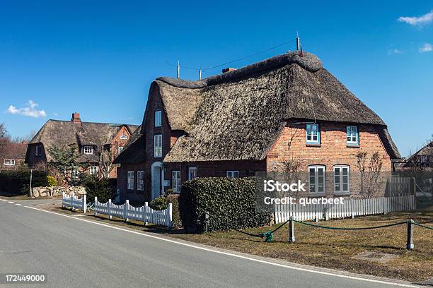 Idyllischen Strohgedeckten Hütte Stockfoto und mehr Bilder von Wohnhaus - Wohnhaus, Insel Sylt, Deutschland