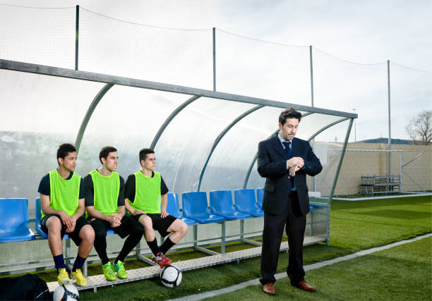 축구 경기장 - soccer bench soccer player sport 뉴스 사진 이미지