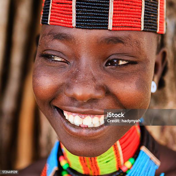 Retrato De Mulher De Tribo Hamer Etiópia África - Fotografias de stock e mais imagens de Adulto - Adulto, Afro-americano, Ao Ar Livre