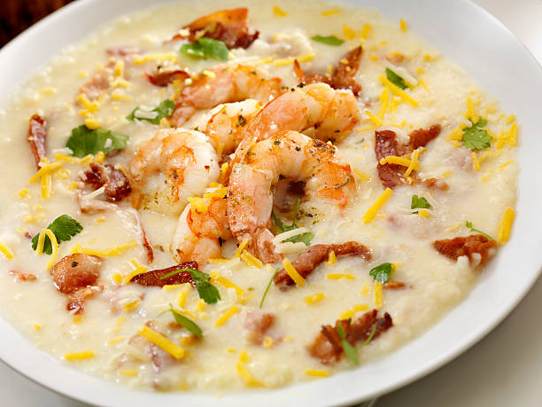 camarones y sémola de maíz - grits prepared shrimp restaurant food fotografías e imágenes de stock