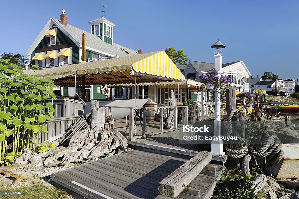 New England waterfront building - Foto stock royalty-free di Tettoia