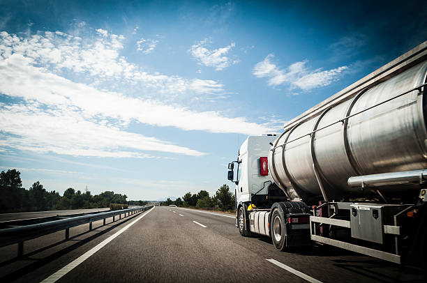 트럭 배달차 - truck fuel tanker transportation mode of transport 뉴스 사진 이미지