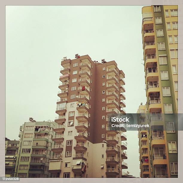 Апартаменты — стоковые фотографии и другие картинки Балкон - Балкон, Без людей, Большой город