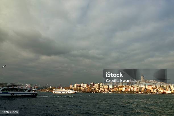 Photo libre de droit de Classic Istanbul Passagers Des Bateaux Et Tour De Galata banque d'images et plus d'images libres de droit de Bateau de voyageurs