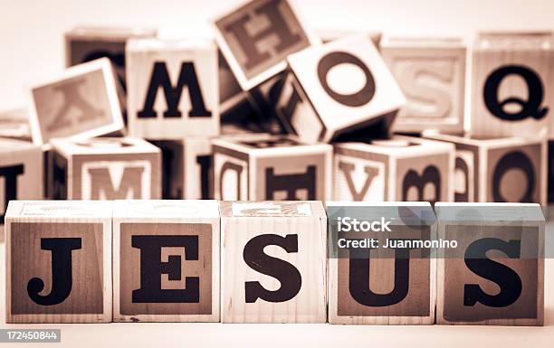 Jesus - Fotografie stock e altre immagini di A forma di blocco - A forma di blocco, Alfabeto, Ambientazione interna