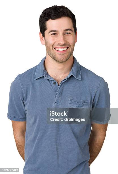 Photo libre de droit de Souriant Jeune Homme Regardant Lobjectif banque d'images et plus d'images libres de droit de Hommes - Hommes, Polo - T-Shirt, Confiance en soi